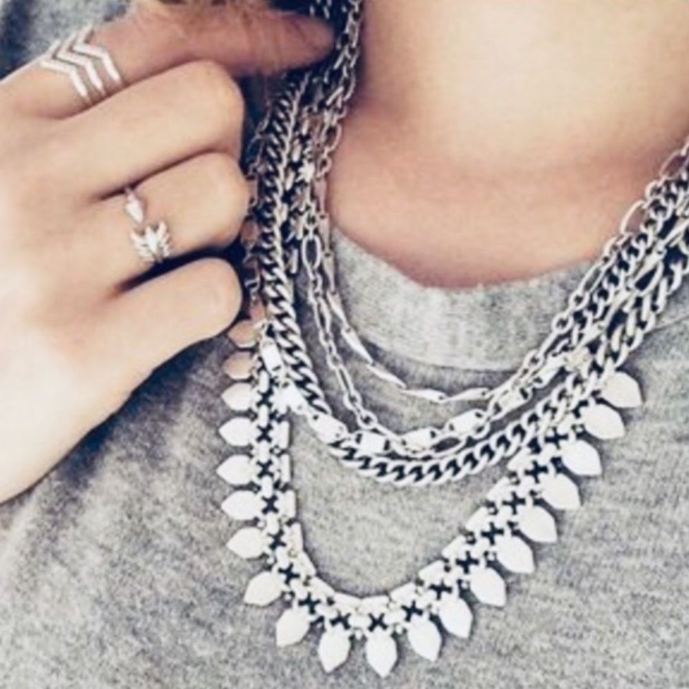 Stella & Dot | Versatile 5-in-1 ⚔️SILVER SUTTON⚔️ Statement Necklace - Picture 4 of 8